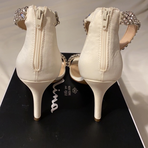 Ivory heels with rhinestones - Picture 3 of 4